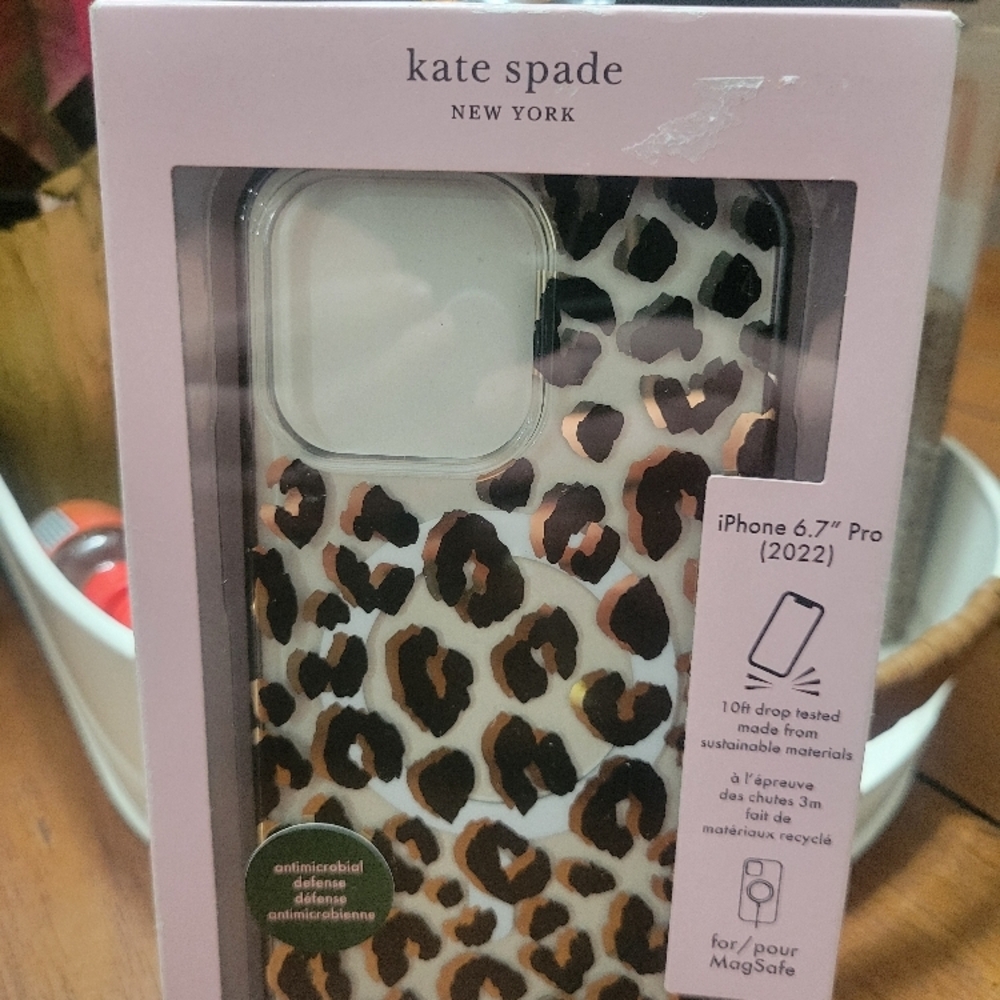 kate spade Leopard Print iPhone 6.7" Pro (2022) Case